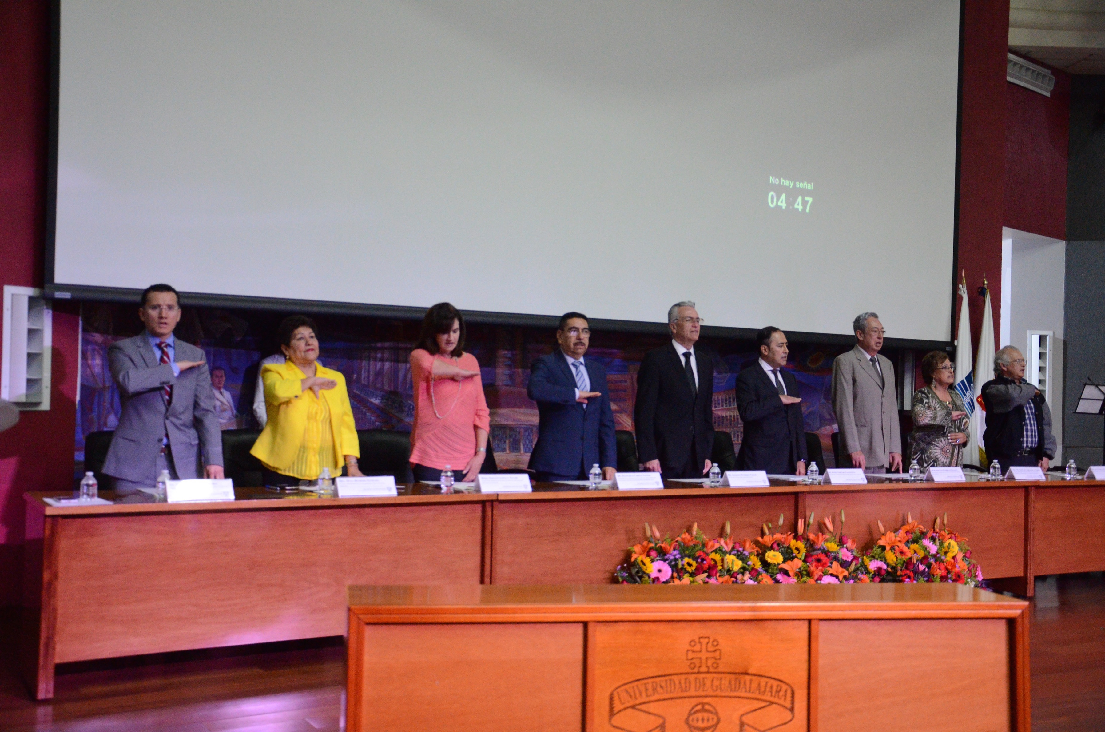 Miembros del presídum de la conmemoración del 70 aniversario de la formación en Enfermería en la UdeG